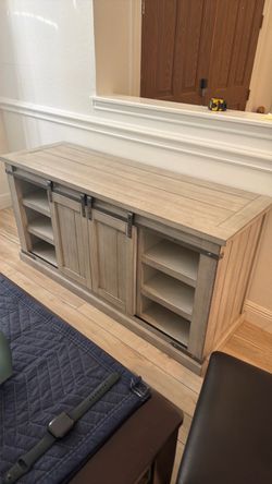 Cabinet/ TV stand