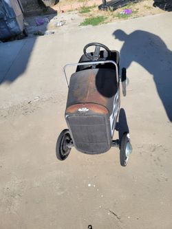 Pedal car