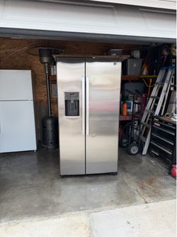 Clean Refrigerator – Works Great – Cold & Ready to Use
