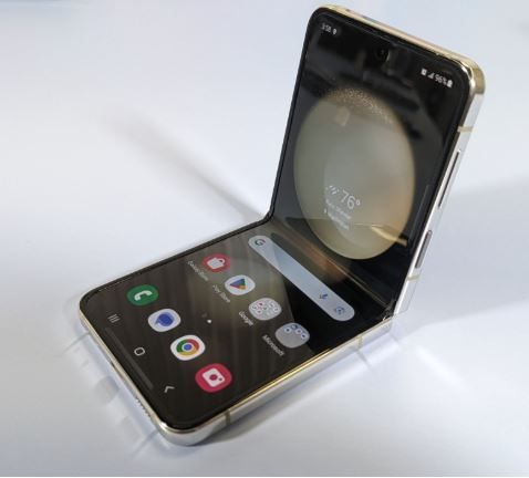 ๐ฅ HOT DEAL: Galaxy Z Flip 5 โ Donโt Miss Out! - $5 DOWN AVAILABLE