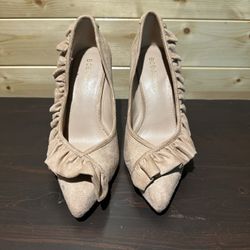 Brand new BCBG beige ruffle pumps size 5 1/2