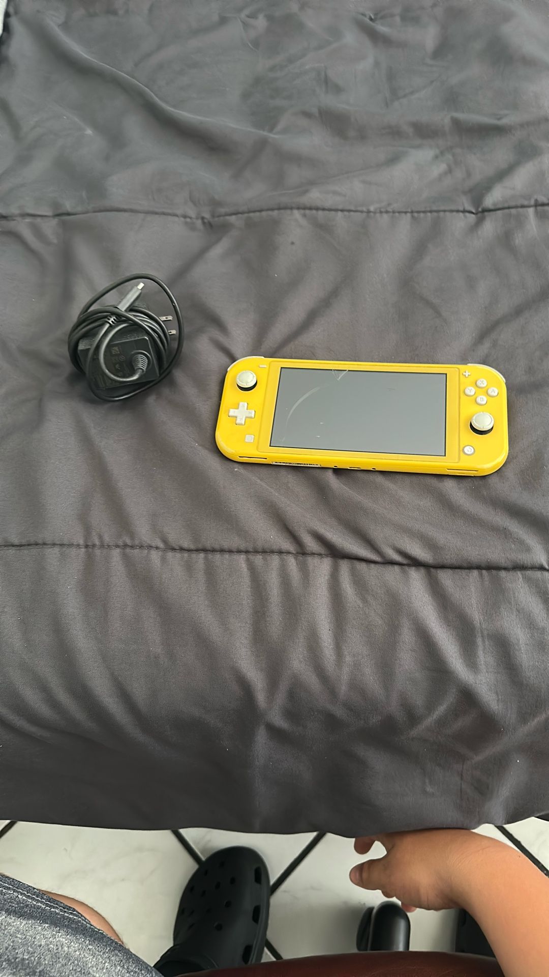 Selling This Nintendo Switch Lite