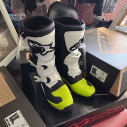 Kids motocross boots size 6 brand new alpinestars