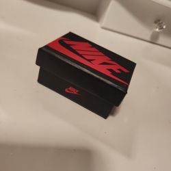 Mini Jordan 1's box with pair of Jordan's keychains