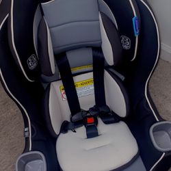 Graco Extend2Fit Carseat 