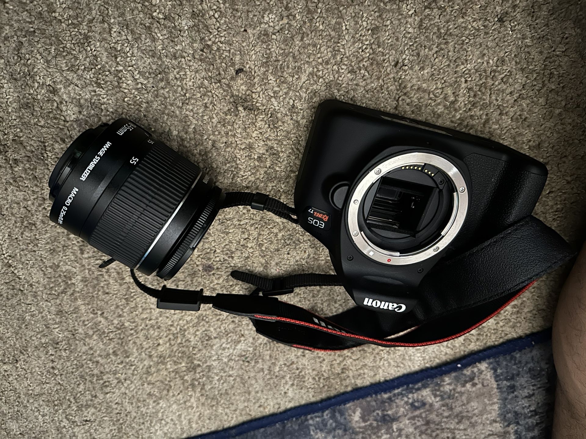 CANON REBEL T7