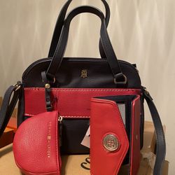 New Tommy Hilfiger 3 pcs Crossbody Set Blue/Red