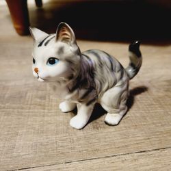 Vintage Gray Tabby Cat Lefton Figurine Blue Eyed with Original Sticker
