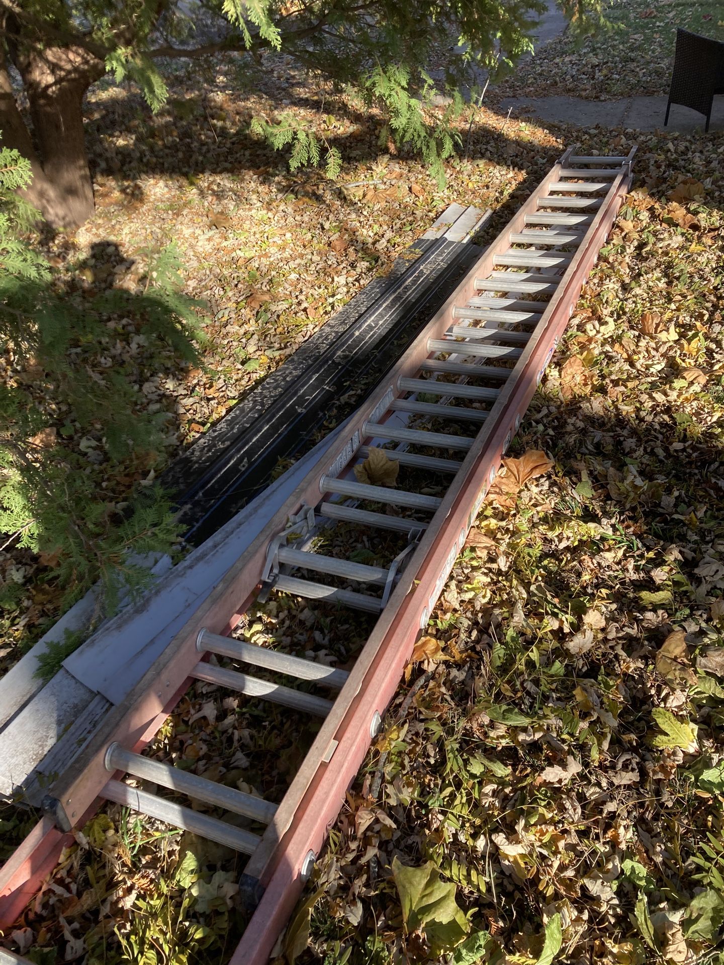 28 Foot Fiberglass Ladder