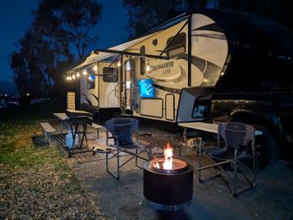 TURNKEY 2017 Crusader Lite 27RK Premium 5th wheel