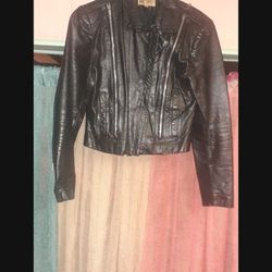 Women's Sz Small Leather Jacket Like New 