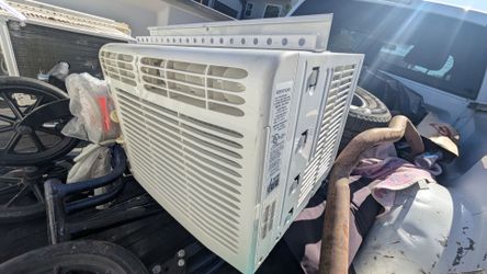 Kenmore compact AC unit good working window air conditioner 5000 btu