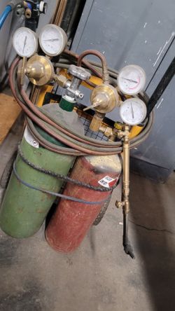 Oxy acetylene torches with cart and bottles and regulator