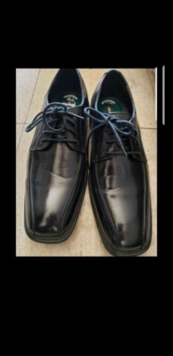 Dress shoes size 8 Mens