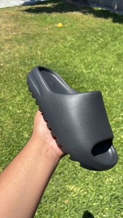Yeezy slides onyx ( multiple sizes)