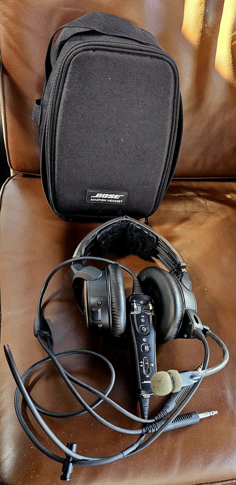 Bose A20 Aviation Headset with dual general aviation plugs and Bluetooth connectivity.
Features acclaimed noise reduction and clear audio with active