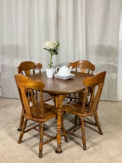 Solid Wood Extendable Kitchen Dining Table with 5 Chairs