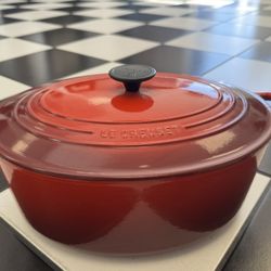 LE CRUSET  ENAMELED CAST IRON DUTCH OVEN..RED..#27..4 1/4 QUARTS
