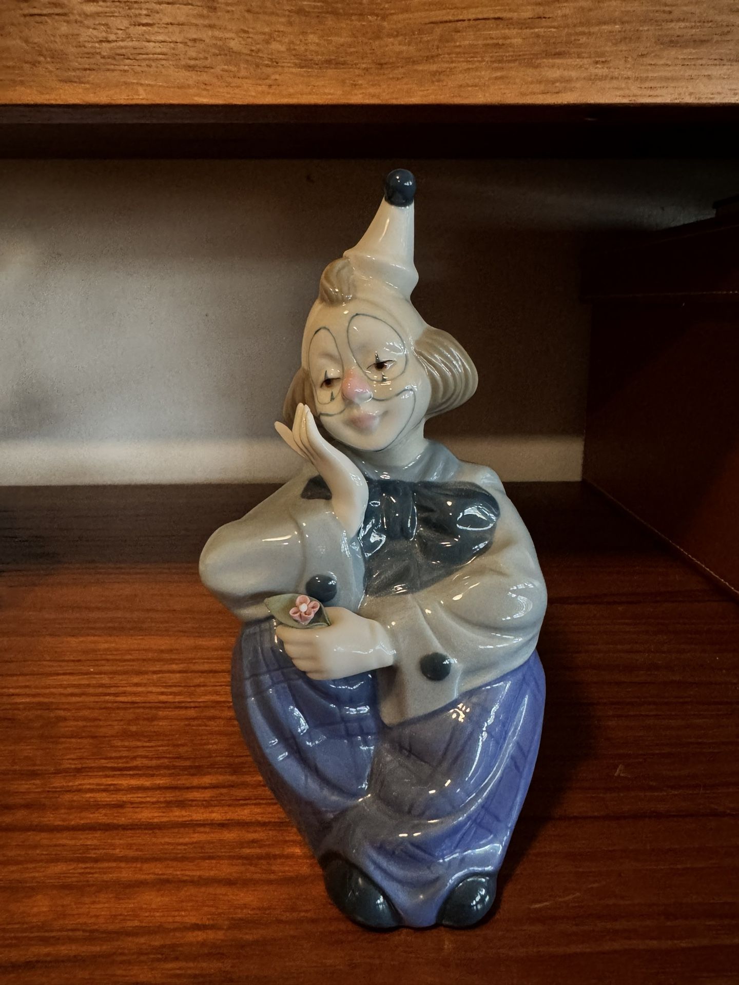 Vintage Porcelain De Cuernavaca Mexico Sitting Clown with Flower Blue Figurine 7"