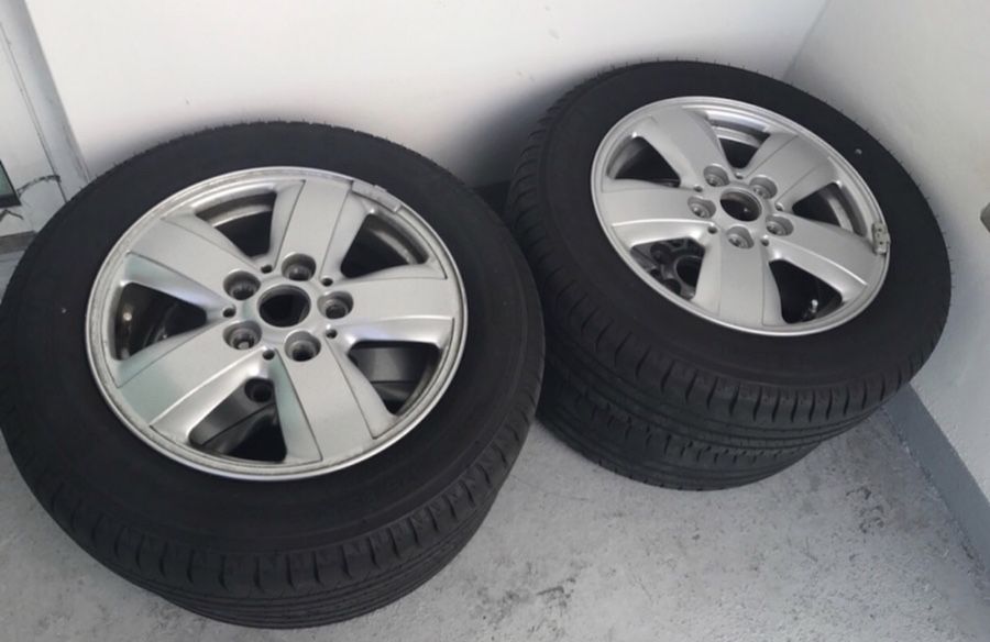 15 x 5 aluminum wheel and tires 20142017 Mini Cooper , almost new, located in Miami by Brickell at “The roads” Ph :{contact info removed}