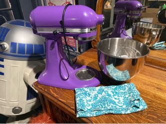 Selling an  authentic KitchenAid Artisan 5-Quart Tilt-Head Stand Mixer in the discontinued Grape color. This mixer is in excellent condition, has been