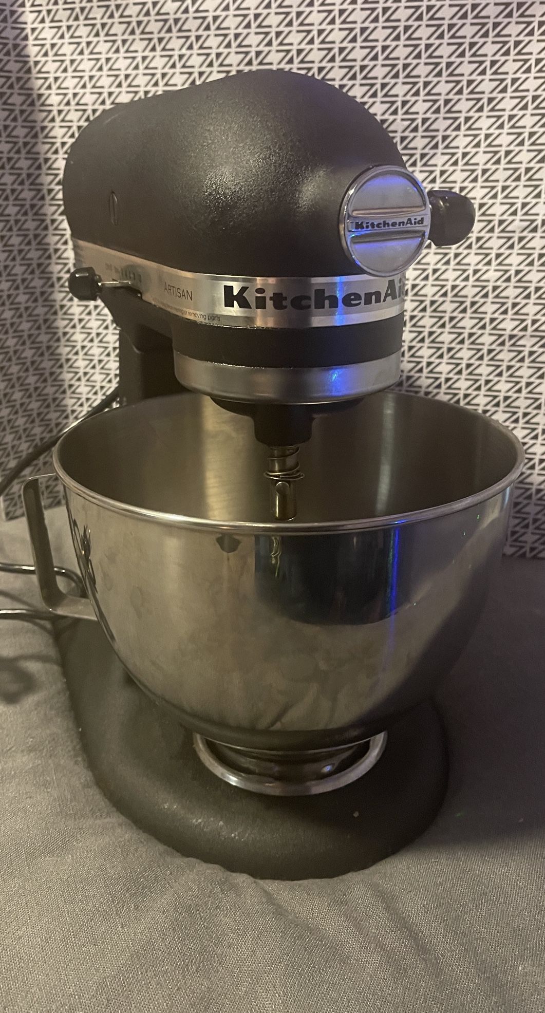 🍰 KitchenAid Artisan Stand Mixer – 5 Qt, Matte Black, Heavy-Duty