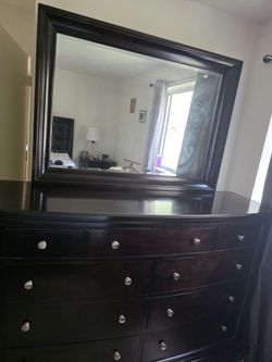 5 pieces Queen Bedroom