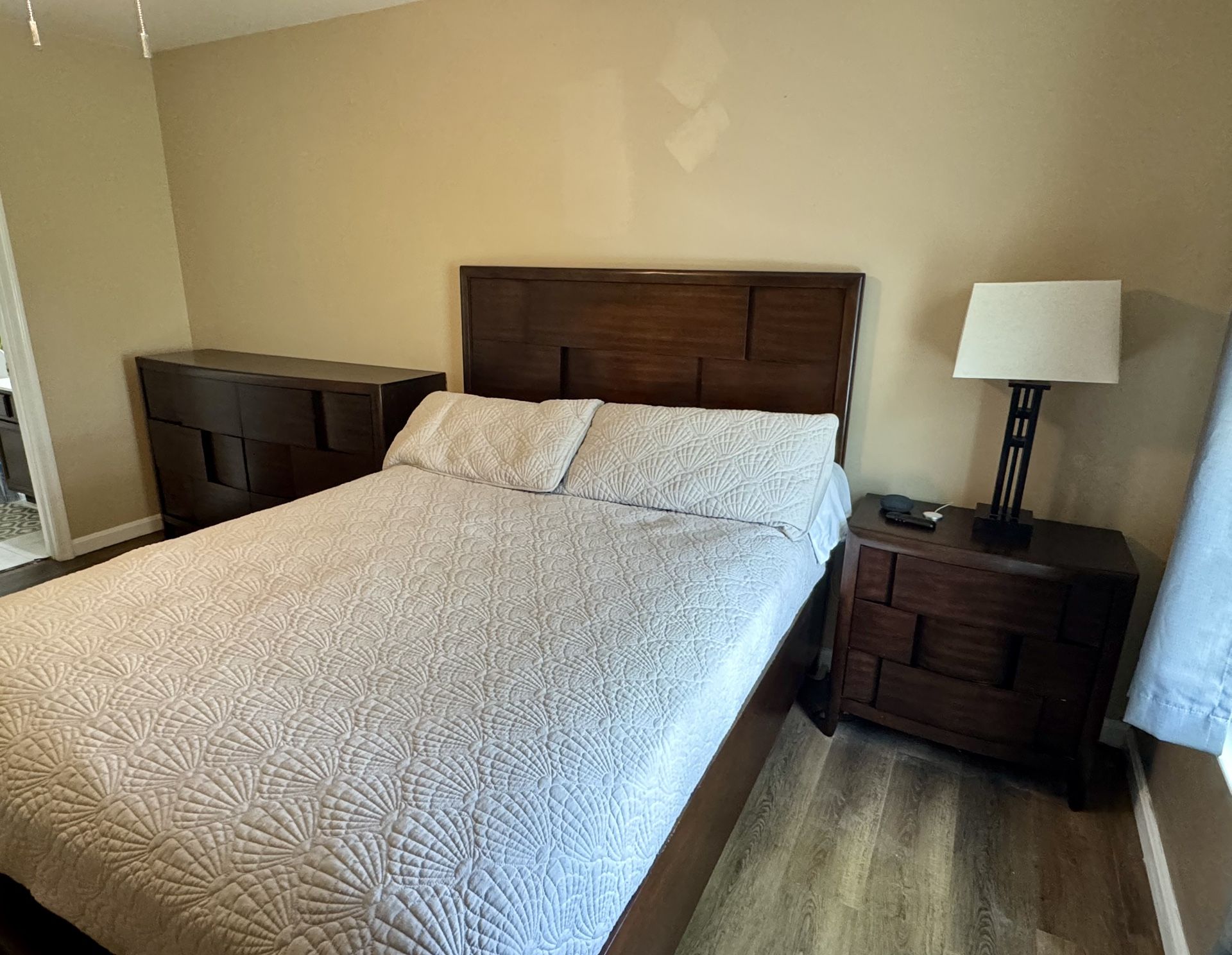 Entire Queen bedroom set