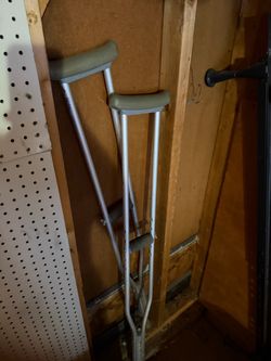 Crutch adjustable