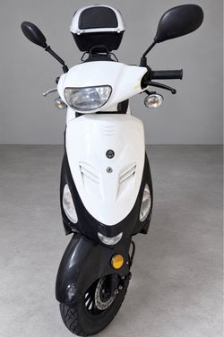 Scooter 50cc con baúl trasero 🛵