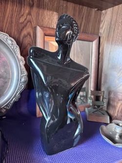 vintage 1980s ceramic bust in the style of Lindsey B. Balkweill, featuring a high-gloss black finish