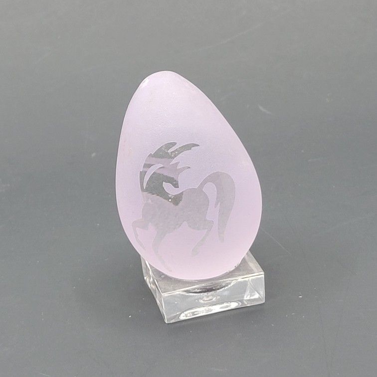 Vintage Ornate Etched Purple Glass Colored Egg With Acrylic Stand 3" Tall.
Pre-owned, very good shape, no chips or cracks. Please see photos for
deta