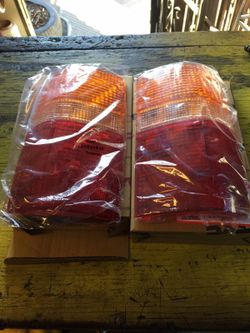 89-95 Toyota Pick up LH and Rh tail light lens