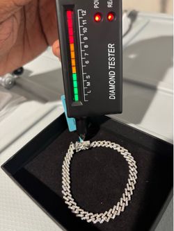 7 inch moissanite with sterling silver cuban link bracelet