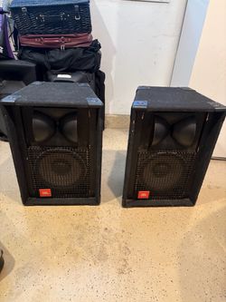2 JBL PA speakers