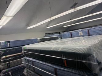KING SIZE TEMPURPEDIC PROADAPT (FIRM) MATTRESS & BOX SPRINGS BED SET