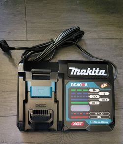 Makita XGT 40v Battery Charger
