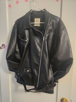 Chamarra color negro ⚫️ talla L