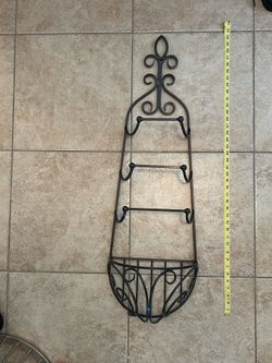 Wine bottle holder