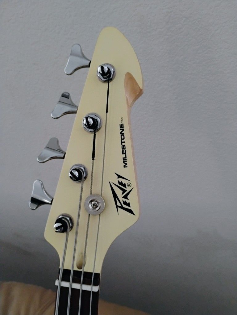 Peavey Milestone Bass