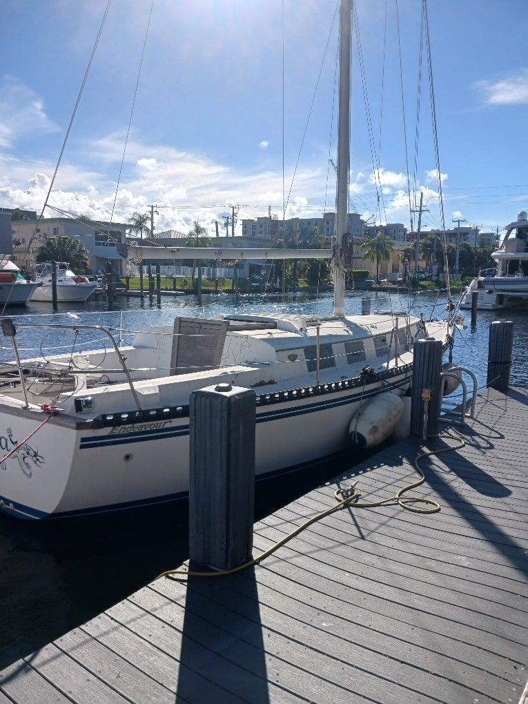 1989 Endeavor 33' Sloop