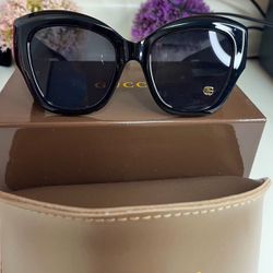 GUCCI SUNGLASSES FOR WOMEN BLACK,NEW! CAT EYE DESIGN.  COMES WITH EVERYTHING IN THE PICTURES 