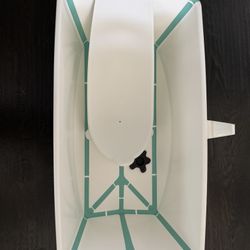 Stokke Flexi Bath Foldable Baby Bathtub with Newborn Support – White/Aqua