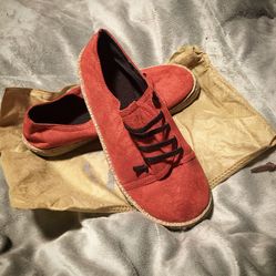 New size 7.5 women’s 6 men’s slip ons