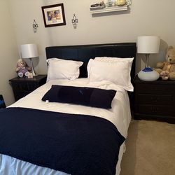 Full bed with mattress and 2 night stand