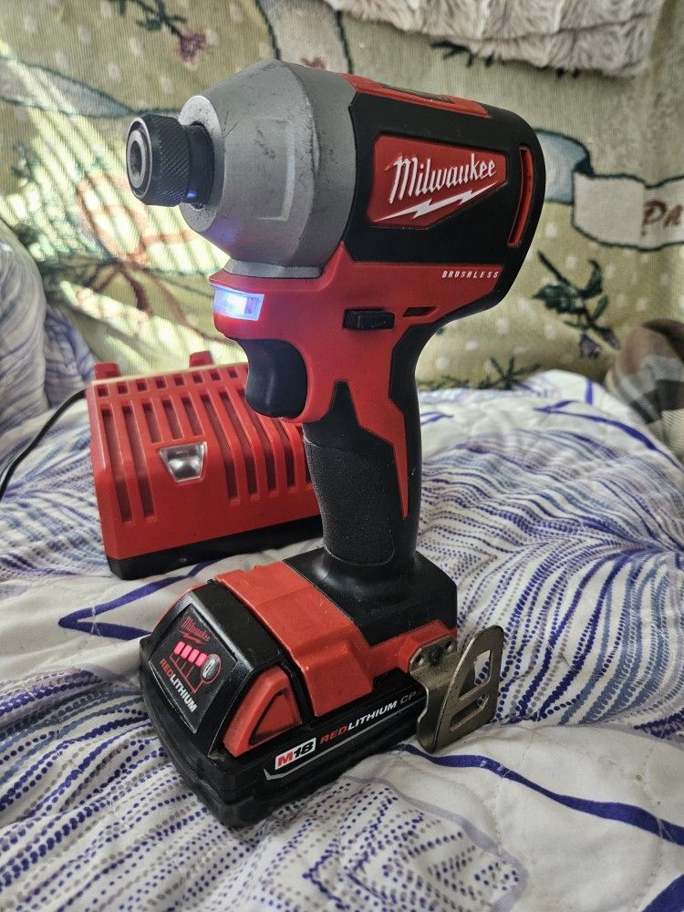 Milwaukee M18 18v 1/4" Brushless Impact Driver WithM12/M18 Charger And Tote Bag