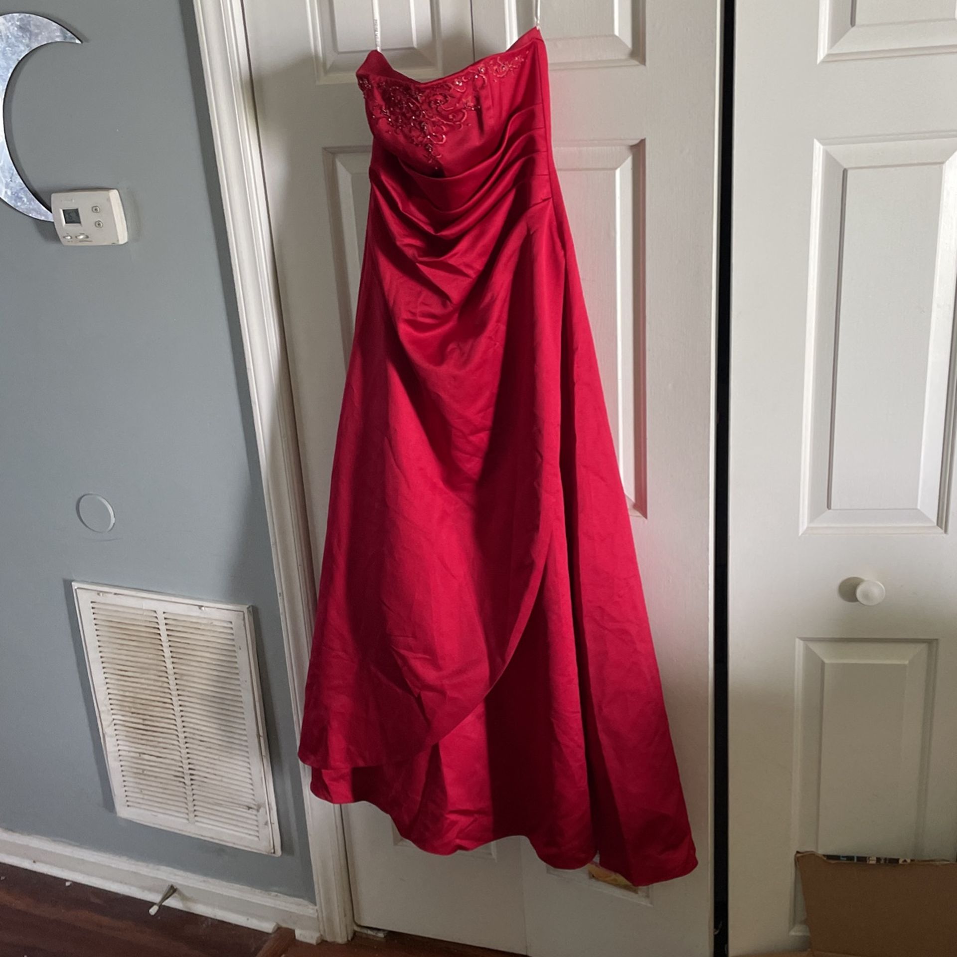 Wedding/Prom Size 8 David’s Bridal Red dress