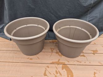 2 Brown Plastic Flower Pots