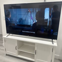 65 Inch Smart Roku Tv With TV Stand 