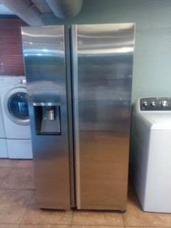 Refrigerador muy bueno SAMSUMG 3puertas